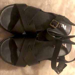 Black sandals barely worn size 8